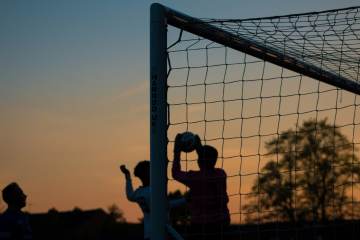 央视与FIFA转播权谈判停滞，报价差距超4000万美元（配图示意）